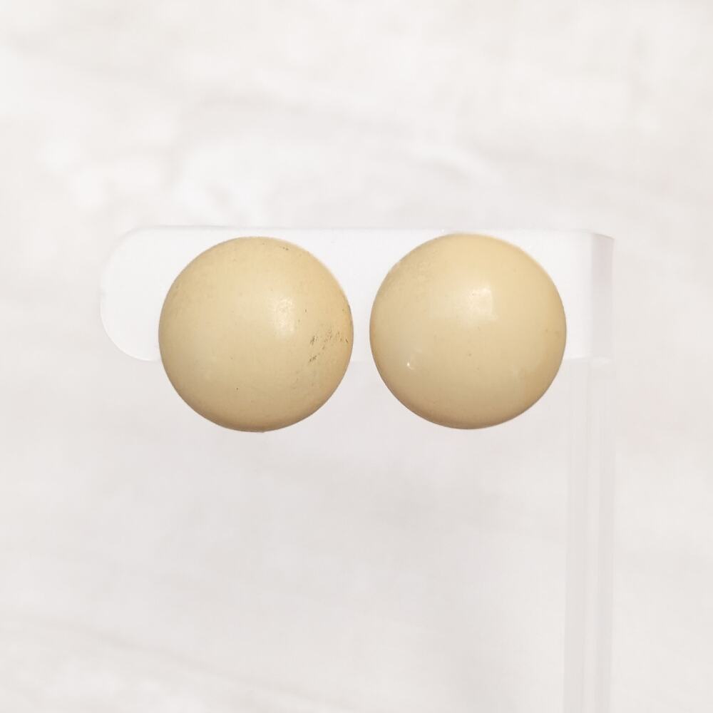 Vintage Clip On Earrings - 7/8" Retro Domed Circle Beige - Fair Condition